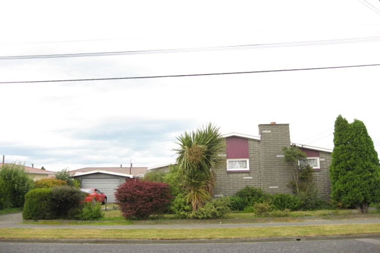 Photo of property in 18 Compton Street, Woolston, Christchurch, 8062