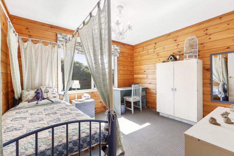 Photo of property in 9 Samwell Drive, Whitby, Porirua, 5024