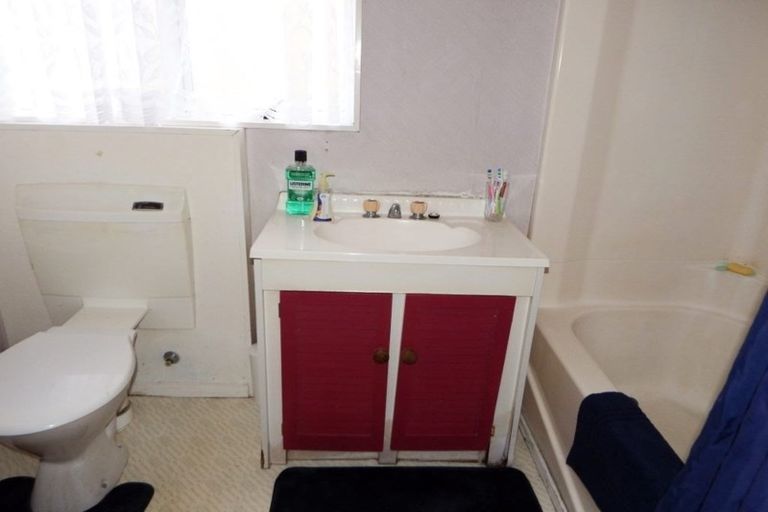 Photo of property in 32 Barton Street, Marton, 4710