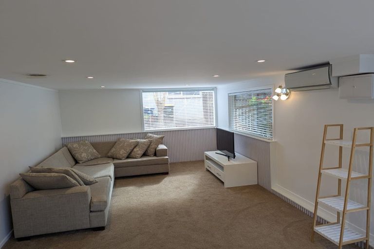 Photo of property in 28 Pupuke Road, Hillcrest, Auckland, 0627