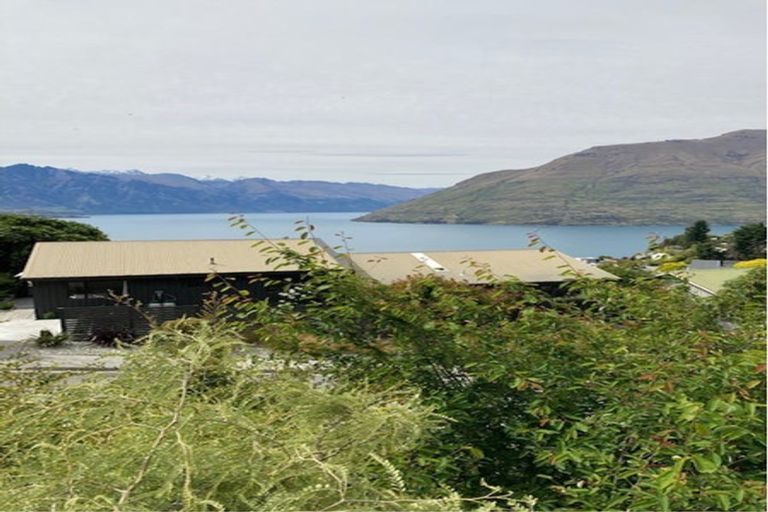 Photo of property in 38 Greenstone Place, Fernhill, Queenstown, 9300