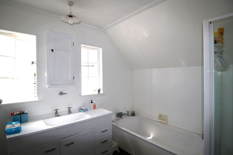 Photo of property in 76 Wharfe Street, South Hill, Oamaru, 9400