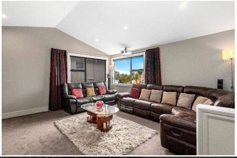 Photo of property in 2/150 Tirohanga Road, Tirohanga, Lower Hutt, 5010