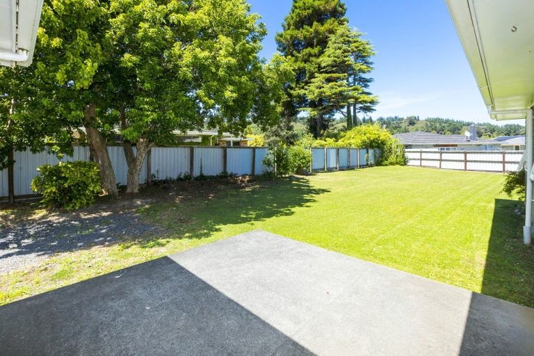 Photo of property in 28 Moeraki Road, Maoribank, Upper Hutt, 5018