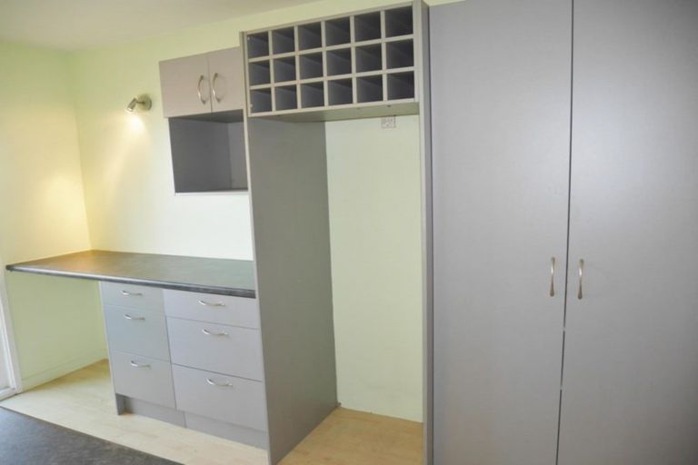 Photo of property in 32 Raekura Place, Redcliffs, Christchurch, 8081