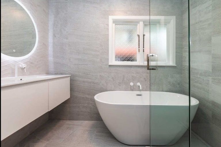 Photo of property in 94 Avondale Road, Avondale, Christchurch, 8061