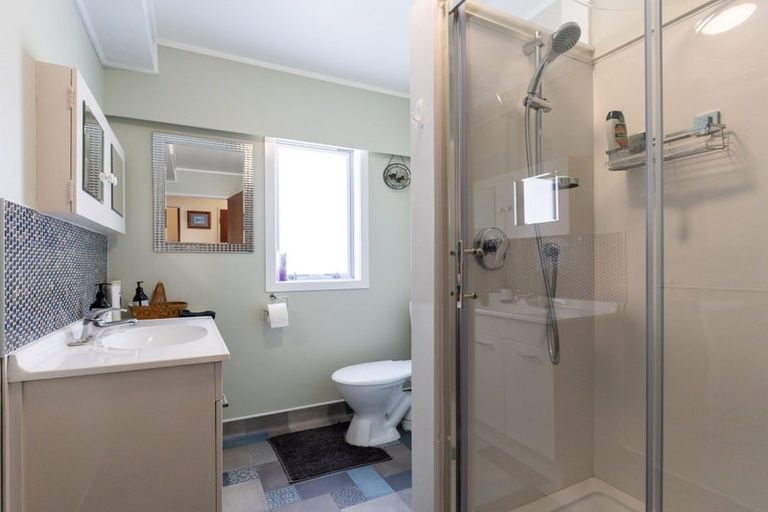 Photo of property in 14 Wattle Grove, Maungaraki, Lower Hutt, 5010