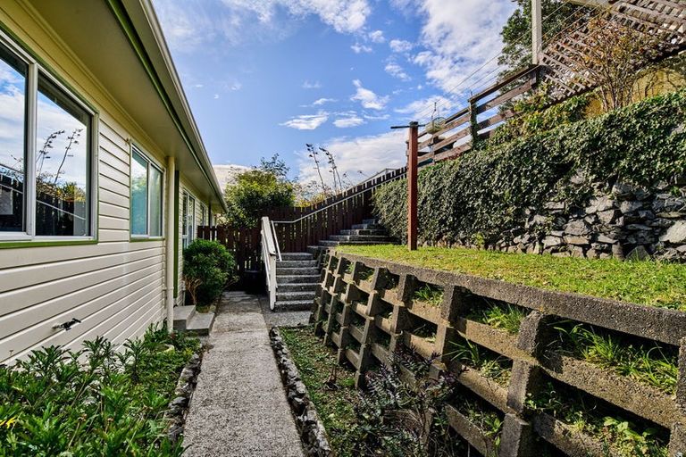 Photo of property in 15b Florio Terrace, Tawa, Wellington, 5028