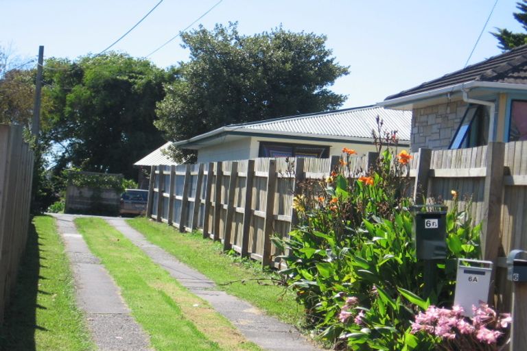 Photo of property in 1/6 Ingleby Place, Kelston, Auckland, 0602