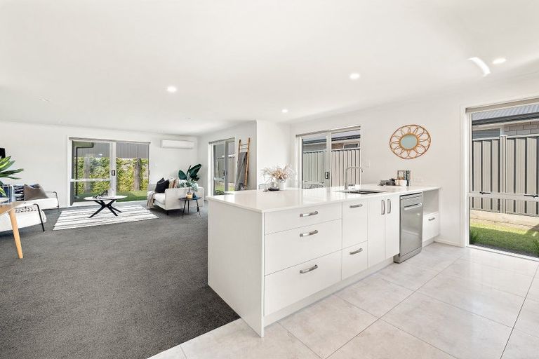 Photo of property in 18 Tabraham Crescent, Pyes Pa, Tauranga, 3112