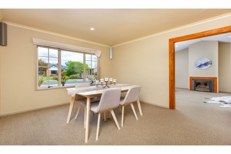 Photo of property in 18 Roderick Place, Rototuna, Hamilton, 3210