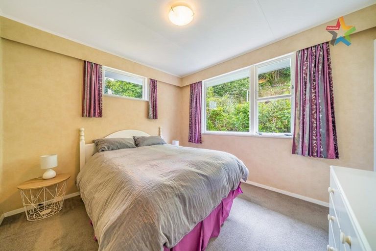 Photo of property in 42 Akatea Road, Korokoro, Lower Hutt, 5012