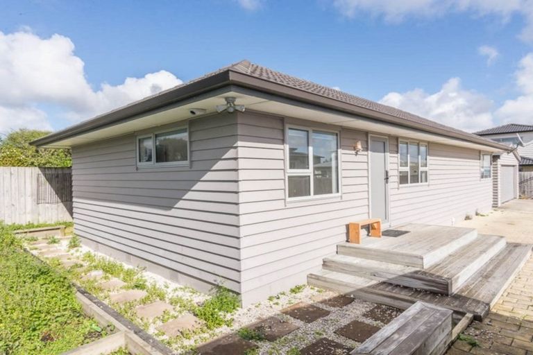 Photo of property in 16a Karamu Street, Te Atatu Peninsula, Auckland, 0610