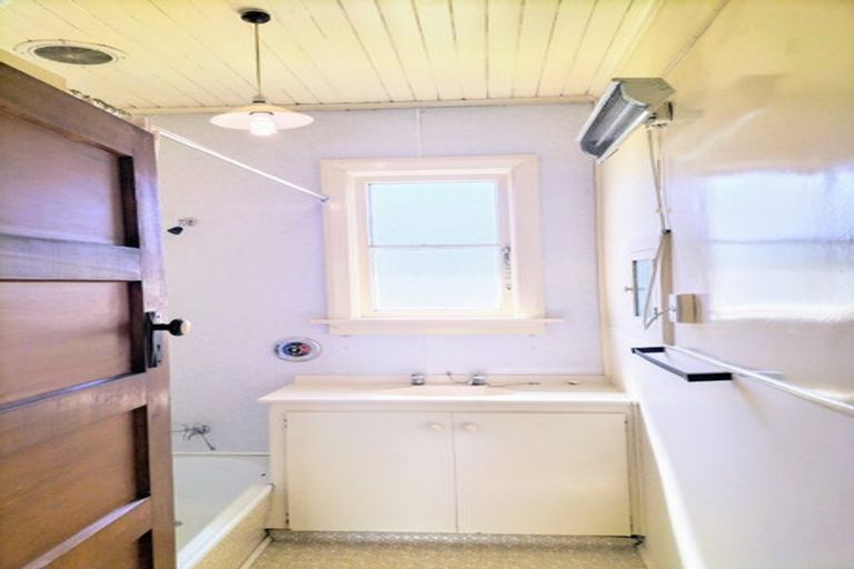 Photo of property in 6 Scotland Terrace, Green Island, Dunedin, 9018