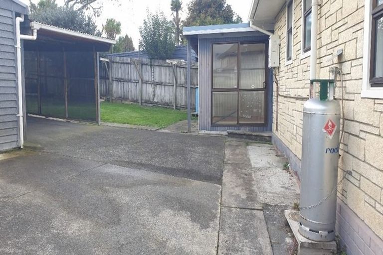 Photo of property in 33 Strid Road, Te Atatu South, Auckland, 0610