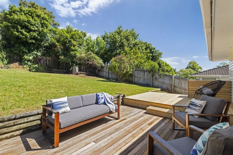 Photo of property in 33 Weatherly Road, Torbay, Auckland, 0630