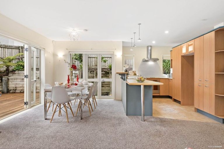 Photo of property in 2/24 Fields Parade, Oteha, Auckland, 0632