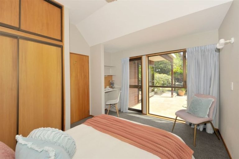 Photo of property in 10 Indira Lane, Cashmere, Christchurch, 8022