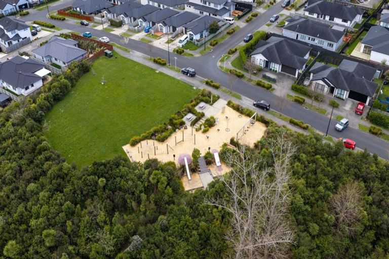 Photo of property in 6 Reserva Crescent, Kumeu, 0810