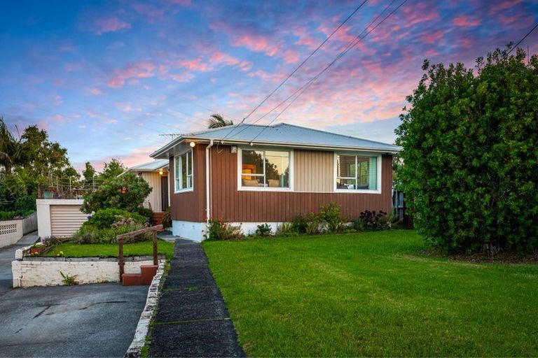 Photo of property in 33 Tiroroa Avenue, Te Atatu South, Auckland, 0610