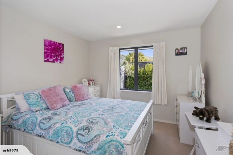 Photo of property in 5 Inca Place, Redwood, Christchurch, 8051