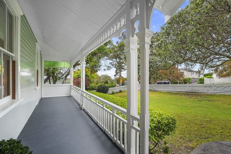 Photo of property in 30 Maritime Terrace, Birkenhead, Auckland, 0626