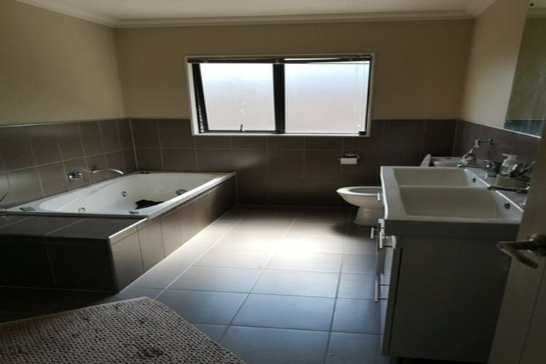 Photo of property in 11 Jomard Terrace, Northcross, Auckland, 0632