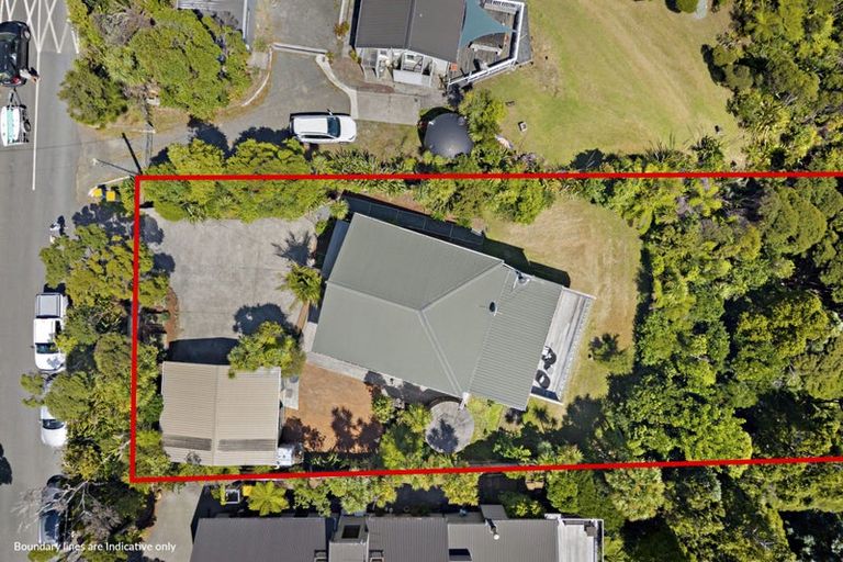 Photo of property in 41 Te Ahuahu Road, Piha, New Lynn, 0772