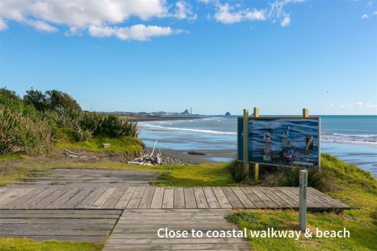 Photo of property in 4b Sampson Avenue, Waiwhakaiho, New Plymouth, 4312