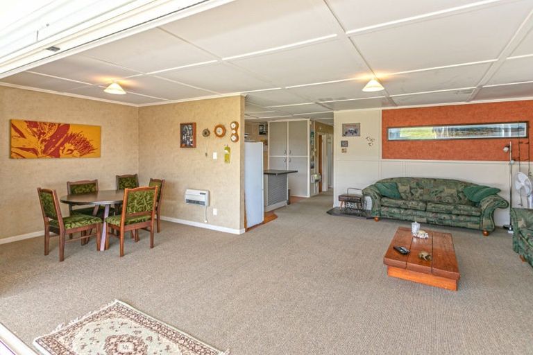 Photo of property in 102 Riverview Road, Whangamata, 3620