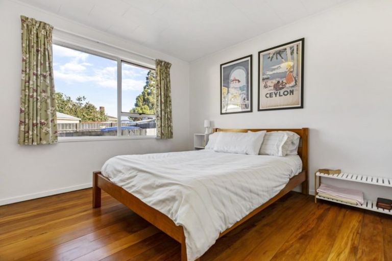 Photo of property in 17 Newland Grove, Henderson, Auckland, 0610