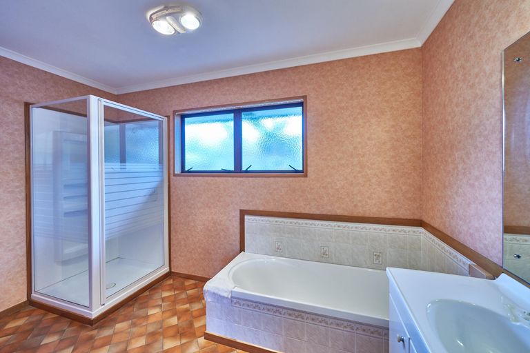 Photo of property in 8a Palm Avenue, Hokowhitu, Palmerston North, 4410