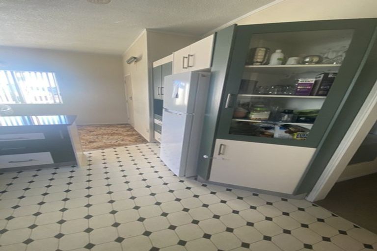 Photo of property in 104 Kenderdine Road, Papatoetoe, Auckland, 2025