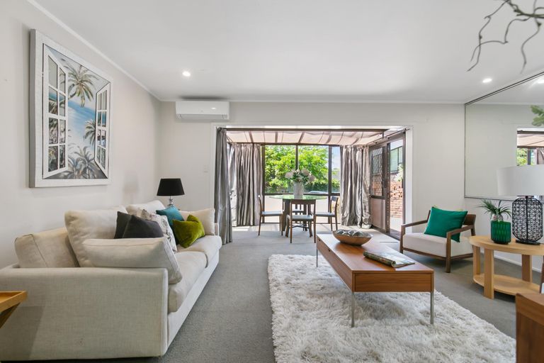 Photo of property in 2/83 Uxbridge Road, Cockle Bay, Auckland, 2014