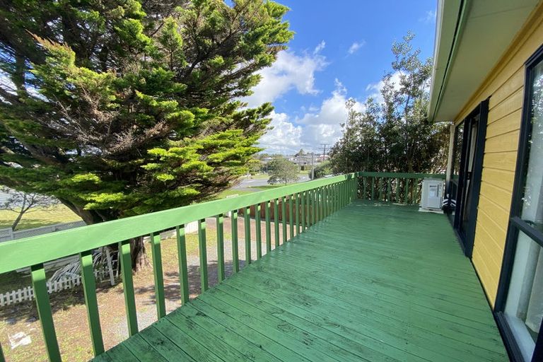 Photo of property in 2/717 East Coast Road, Browns Bay, Auckland, 0630