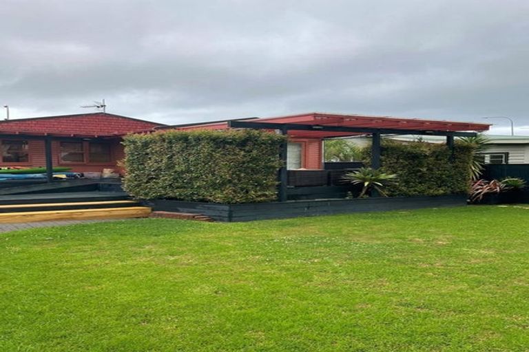 Photo of property in 122 Mana Esplanade, Paremata, Porirua, 5026