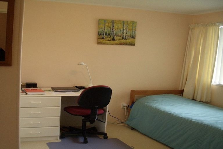 Photo of property in 14 Lavery Place, Sunnynook, Auckland, 0632