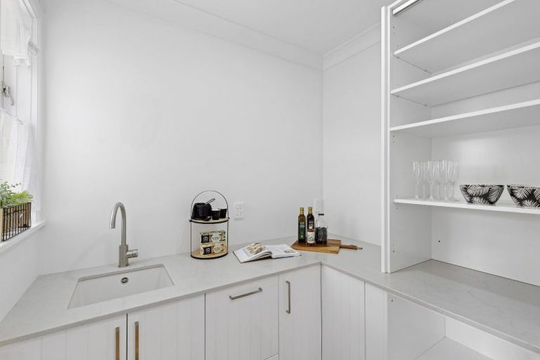 Photo of property in 162 Queen Street West, Levin, 5510