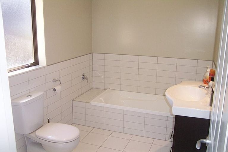 Photo of property in 19 Bluewater Place, Paraparaumu, 5032