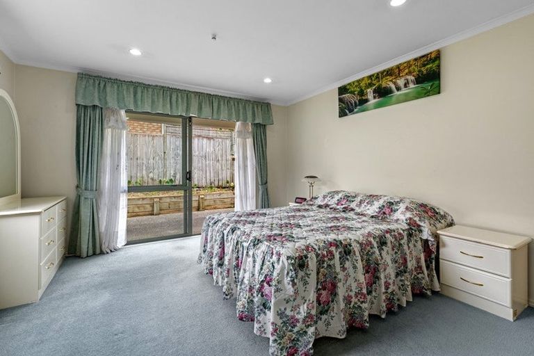 Photo of property in 6 Reybert Place, Massey, Auckland, 0614