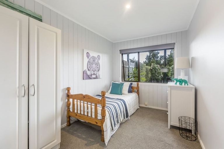 Photo of property in 1 Gails Drive, Okura, Auckland, 0792