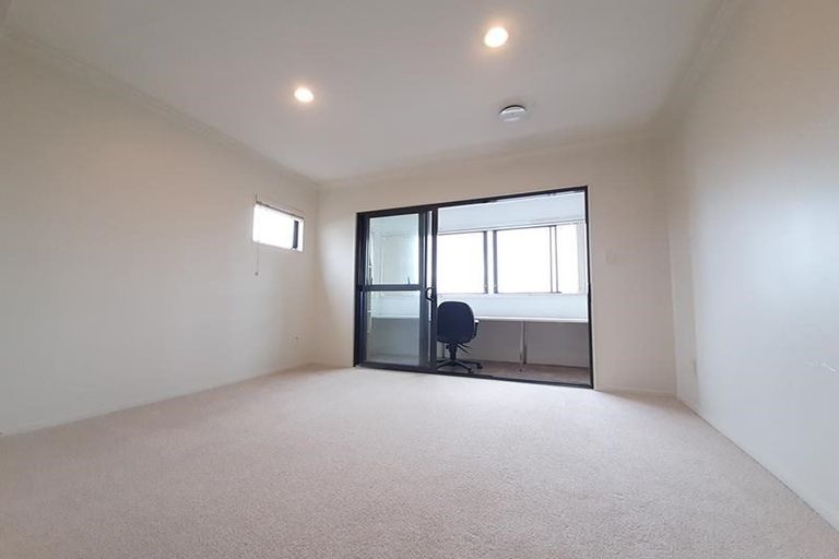Photo of property in 17 Crimson Park, Oteha, Auckland, 0632