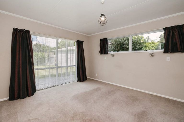 Photo of property in 53 Wikiriwhi Crescent, Awapuni, Palmerston North, 4412