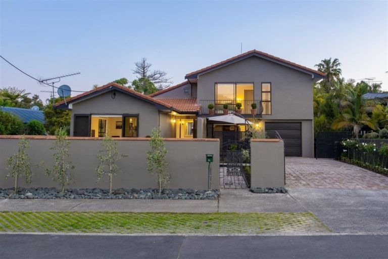Photo of property in 8a Westbourne Road, Murrays Bay, Auckland, 0630