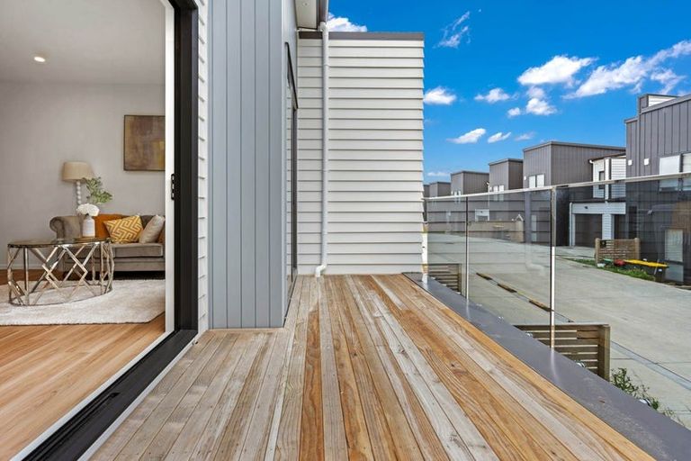 Photo of property in 21 Korokio Lane, Henderson, Auckland, 0612