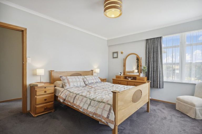 Photo of property in 43 Kaikoura Street, Maupuia, Wellington, 6022