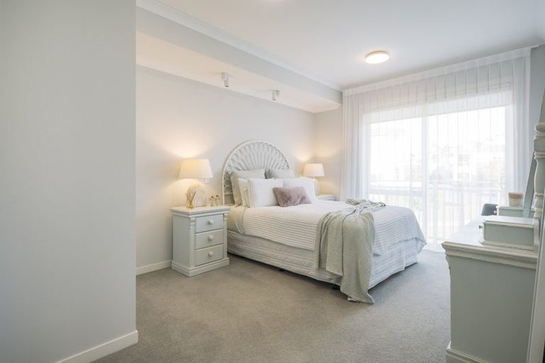 Photo of property in 74 Panorama Heights, Orewa, 0931