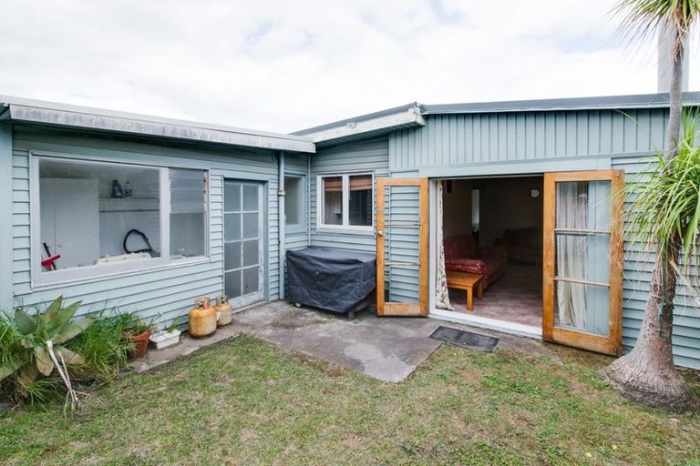Photo of property in 26 Kent Avenue, Waitarere Beach, Levin, 5510