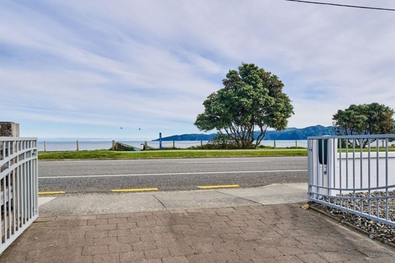 Photo of property in 93 Marine Parade, Paraparaumu Beach, Paraparaumu, 5032