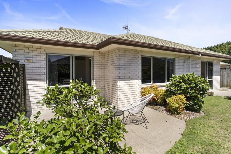 Photo of property in 14 Mcleod Place, Papamoa Beach, Papamoa, 3118